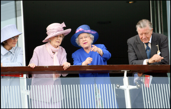 Elizabeth II, la princesse Alexandra et Sir Michael Oswald au Derby d'Epsom 2007.