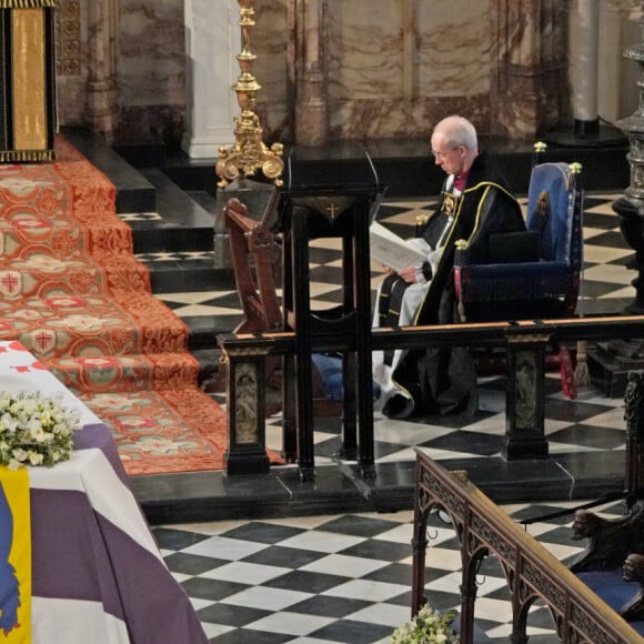 L'archevêque de Canterbury et primat de la Communion anglicane Justin Welby, La reine Elisabeth II d'Angleterre et Le prince Andrew, duc d'York, - Funérailles du prince Philip, duc d'Edimbourg à la chapelle Saint-Georges du château de Windsor, Royaume Uni, le 17 avril 2021.