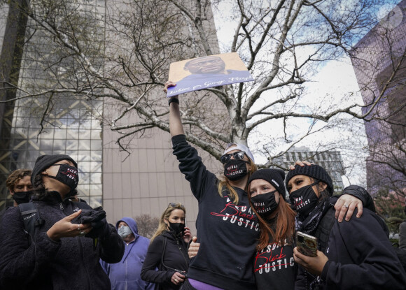 Manifestation de joie après l'annonce du verdict de Derek Chauvin, reconnu coupable du meurtre de George Floyd. Minneapolis, le 20 avril 2021.