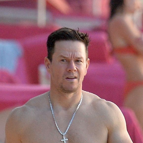 Mark Wahlberg passe ses vacances de fin d'année à la Barbade, le 29 décembre 2019. 