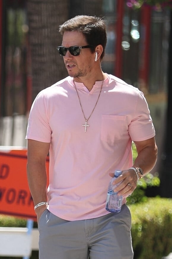 Mark Wahlberg est allé faire du shopping sur Rodeo Drive à Beverly Hills.