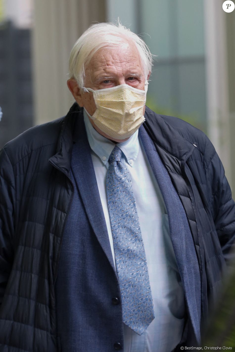 Le professeur Alain Deloche (chirurgien cardiaque, co-fondateur de "Médecins du monde" et fondateur de l'association "La Chaîne de l'Espoir") arrive à l'enregistrement de l'émission "Vivement Dimanche prochain" au studio Gabriel à Paris, France, le 20 avril 2021, présentée par Michel Drucker et diffusée le 25 avril 2021. © Christophe Clovis/Bestimage