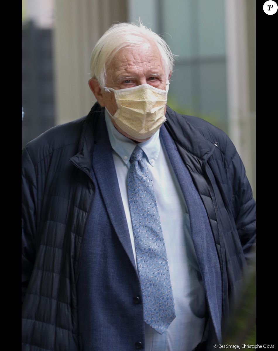 Le professeur Alain Deloche (chirurgien cardiaque, co-fondateur de "Médecins du monde" et fondateur de l'association "La Chaîne de l'Espoir") arrive à l'enregistrement de l'émission "Vivement Dimanche prochain" au studio Gabriel à Paris, France, le 20 avril 2021, présentée par Michel Drucker et diffusée le 25 avril 2021. © Christophe Clovis/Bestimage