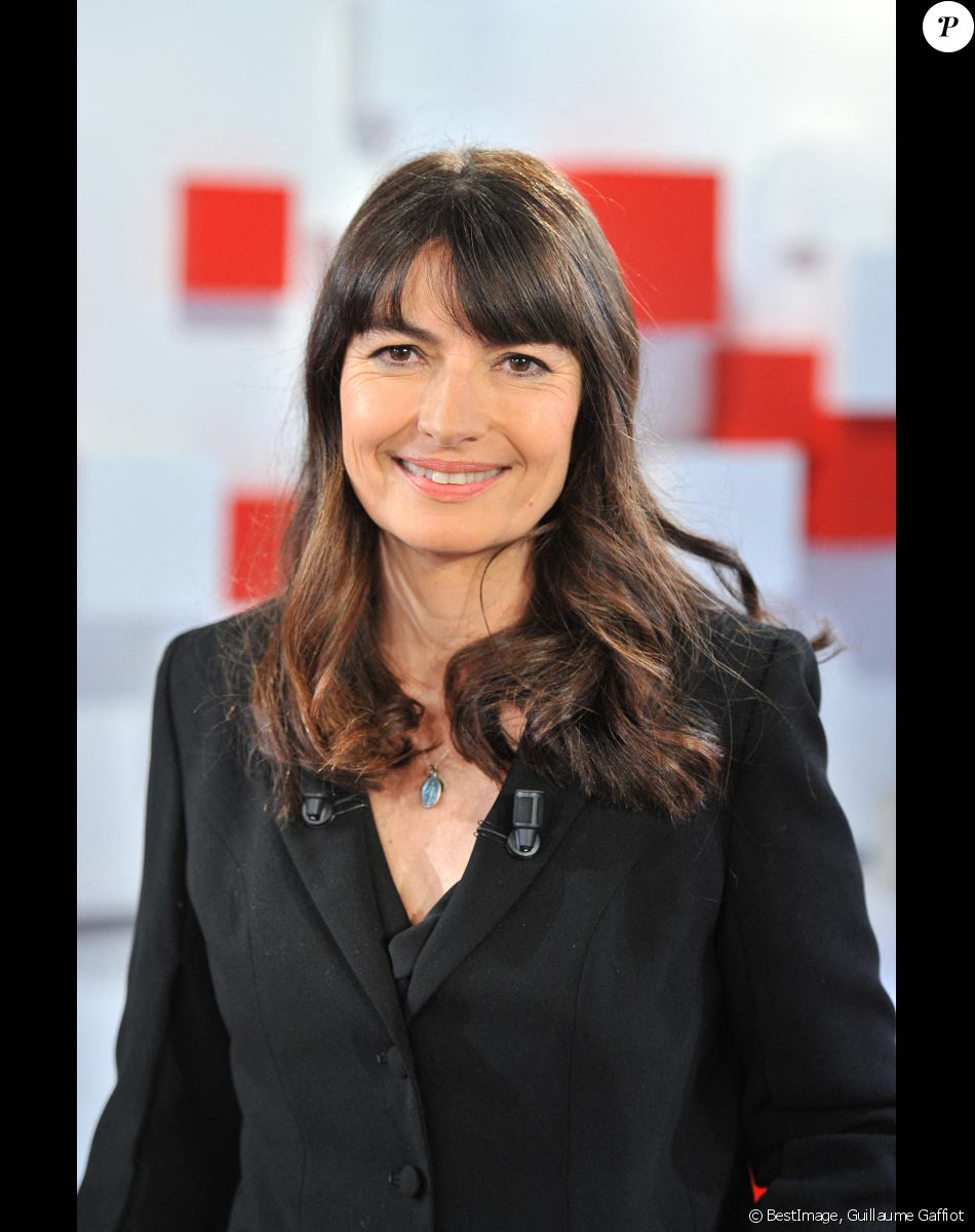 Exclusif - Valérie Perrin - Enregistrement de l'émission Vivement dimanche au studio Gabriel, présentée par Michel.Drucker . Diffusion sur France 2 le 25/04/2021 . © Guillaume Gaffiot / Bestimage