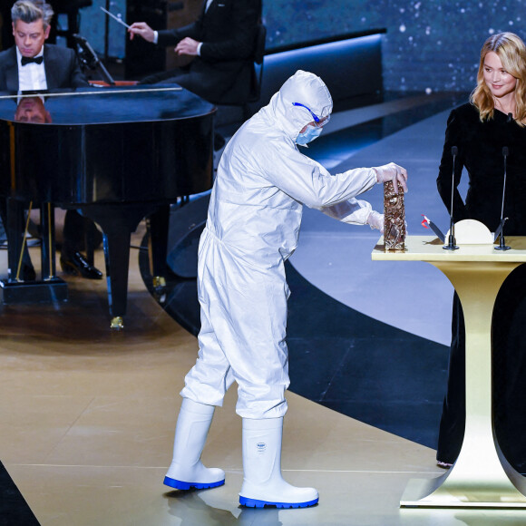 Virginie Efira sur scène lors de la 46ème cérémonie des César à l'Olympia à Paris le 12 mars 202. © Pierre Villard/ Pool / Bestimage 