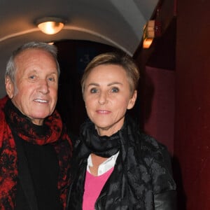 Exclusif - Yves Rénier et sa femme Karin lors de la représentation exceptionnelle du spectacle de Vincent Moscato "Complètement Jojo" au théâtre du Gymnase. Paris, le 10 avril 2019. © Guirec Coadic/Bestimage 