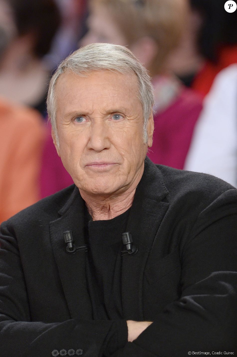 Yves Rénier - Enregistrement de l'émission "Vivement Dimanche" à Paris le 13 Janvier 2016 et qui sera diffusée le 17 Janvier 2016. Invité principal Les Chevaliers du fiel. © Coadic Guirec/Bestimage