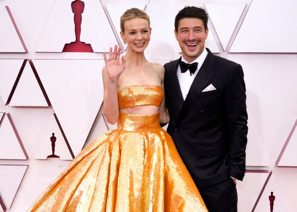 Carey Mulligan et son mari Marcus Mumford assistent à la 93ème cérémonie des Oscars dans la gare Union Station à Los Angeles, le 25 avril 2021.