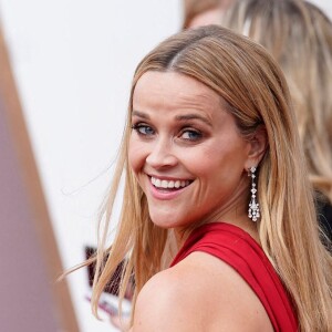 Reese Witherspoon, habillée d'une robe Christian Dior, assiste à la 93ème cérémonie des Oscars dans la gare Union Station. Los Angeles, le 25 avril 2021.