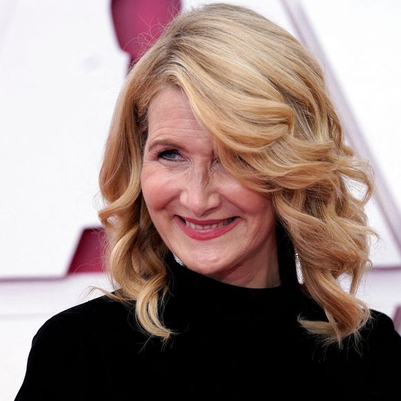 Laura Dern, habillée d'une robe Oscar de la Renta, assiste à la 93ème cérémonie des Oscars dans la gare Union Station à Los Angeles, le 25 avril 2021.