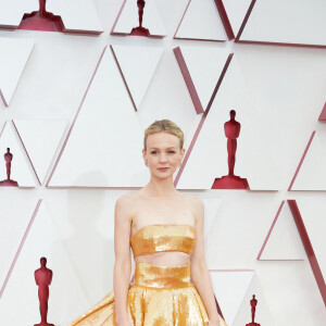 Carey Mulligan, habillée d'une robe Haute Couture Valentino, assiste à la 93ème cérémonie des Oscars dans la gare Union Station. Los Angeles, le 25 avril 2021.