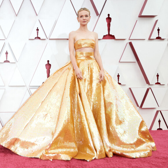 Carey Mulligan, habillée d'une robe Haute Couture Valentino, assiste à la 93ème cérémonie des Oscars dans la gare Union Station. Los Angeles, le 25 avril 2021.