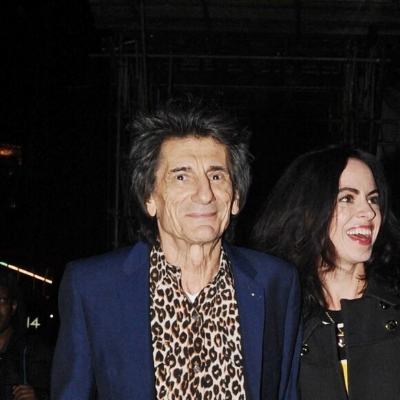 Ronnie Wood et sa femme Sally arrivent au lancement de la collaboration entre le musicien et les montres Bremont, à Londres, le 14 novembre 2019.
