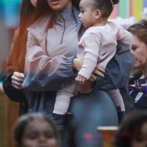 Exclusif - Kim Kardashian et son mari Kanye West emmènent leurs enfants Saint, North et Chicago chez Color Me Mine Ceramic faire de la peinture sur poterie à Calabasas, Los Angeles. Sa soeur Kourtney Kardashian, son ex Scott Disick et leurs enfants Reign et Penelope sont de la partie! Le 19 janvier 2019