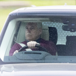 Le prince Andrew, duc d'York, fait une promenade matinale à cheval à Windsor, le 28 avril 2021.