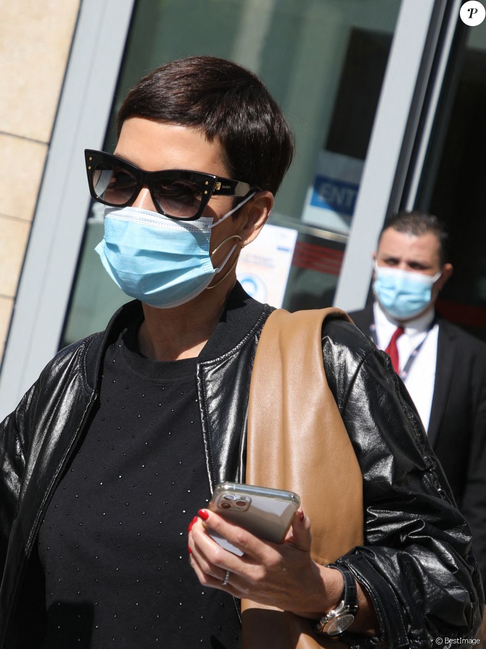 Exclusif - Cristina Cordula, masquée à la sortie des studios RTL à Neuilly-sur-Seine le 21 septembre 2020.