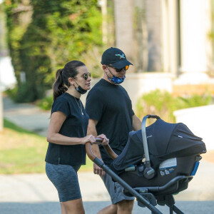 Exclusif - Lea Michele et Zandy Reich promènent leur bébé en poussette à Los Angeles, le 9 octobre 2020. 