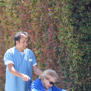 Exclusif - Anne Buydens, la femme de Kirk Douglas depuis 64 ans, est vue pour la première fois depuis qu'elle a fêté son 100ème anniversaire le 23 avril 2019. Elle quitte ici sa résidence en fauteuil roulant avec un infirmier qui l'emmène faire une promenade sous le soleil californien. Un couple pour le moins atypique puisque Kirk Douglas a lui fêté son 102ème anniversaire le 9 décembre 2018. Los Angeles, le 24 avril 2019.