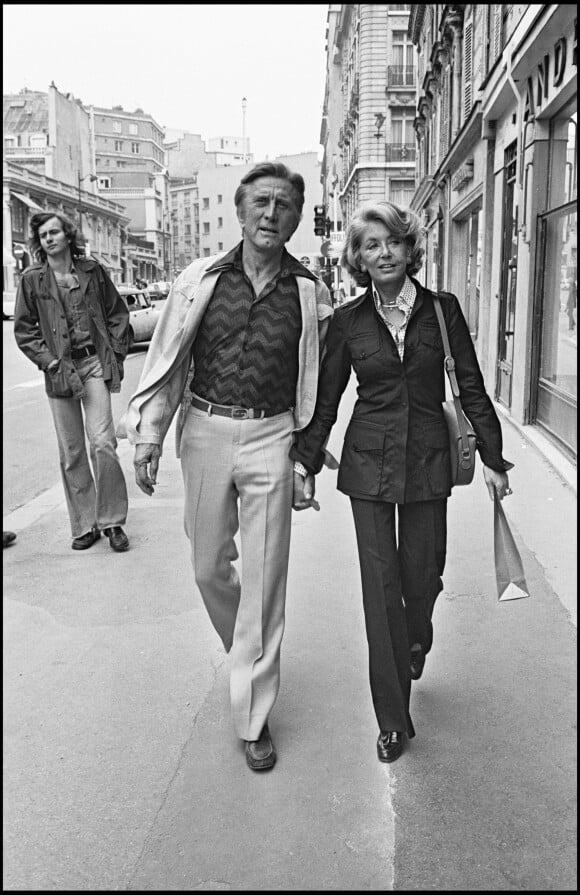 Kirk Douglas est décédé à 103 ans, le 5 février 2020 - Archives- Kirk Douglas et son épouse Anne à Paris. Photo non datée.