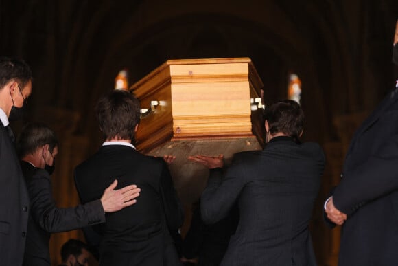 Jules et Oscar Rénier, César et Léo Angeli - Arrivées aux obsèques de Yves Rénier en l'église Saint-Pierre de Neuilly-sur-Seine. Le 30 avril 2021  