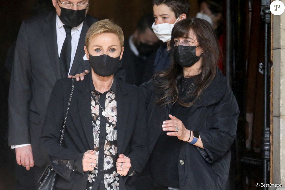 Karin Rénier, Anne (amie de la famille) - Arrivées aux obsèques de Yves Rénier en l'église Saint-Pierre de Neuilly-sur-Seine, France, le 30avril 2021.