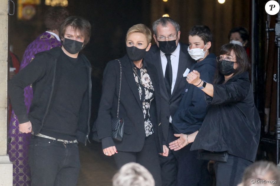 Karin Rénier, Anne (amie de la famille) - Arrivées aux obsèques de Yves Rénier en l'église Saint-Pierre de Neuilly-sur-Seine, France, le 30avril 2021.