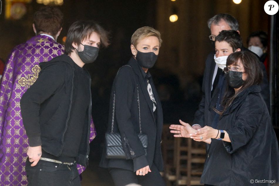 Karin Rénier, Anne (amie de la famille) - Arrivées aux obsèques de Yves Rénier en l'église Saint-Pierre de Neuilly-sur-Seine, France, le 30avril 2021.