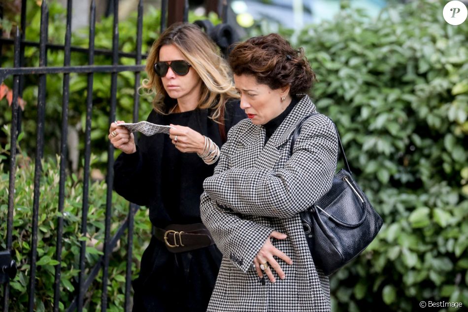 Samantha Rénier et Lola Zidi-Rénier (filles de Yves Rénier) - Arrivées aux obsèques de Yves Rénier en l'église Saint-Pierre de Neuilly-sur-Seine, France, le 30 avril 2021.