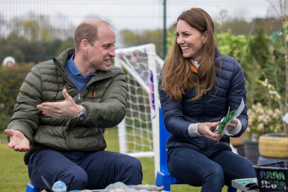 Le prince William, duc de Cambridge, et Kate Middleton, duchesse de Cambridge lors d'une visite au projet "Cheesy Waffles" au centre Belmont Community à Durham, Royaume Uni, le 27 avril 2021.