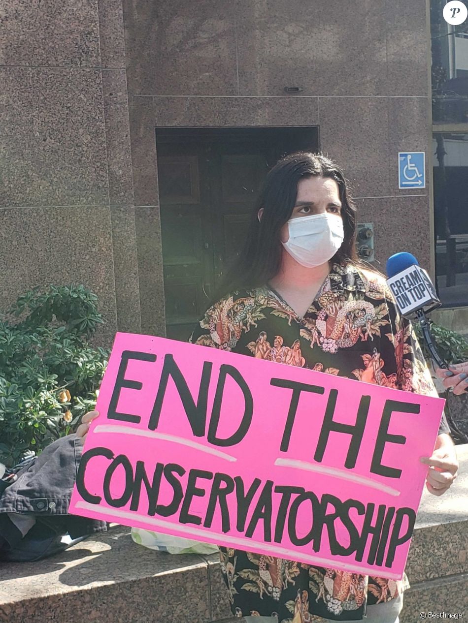 Une manifestation de soutien à Britney Spears dans son combat pour se faire entendre par le juge sur sa tutelle à Los Angeles, le 27 avril 2021.