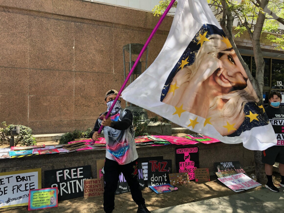 Une manifestation de soutien à Britney Spears dans son combat pour se faire entendre par le juge sur sa tutelle à Los Angeles, le 27 avril 2021.