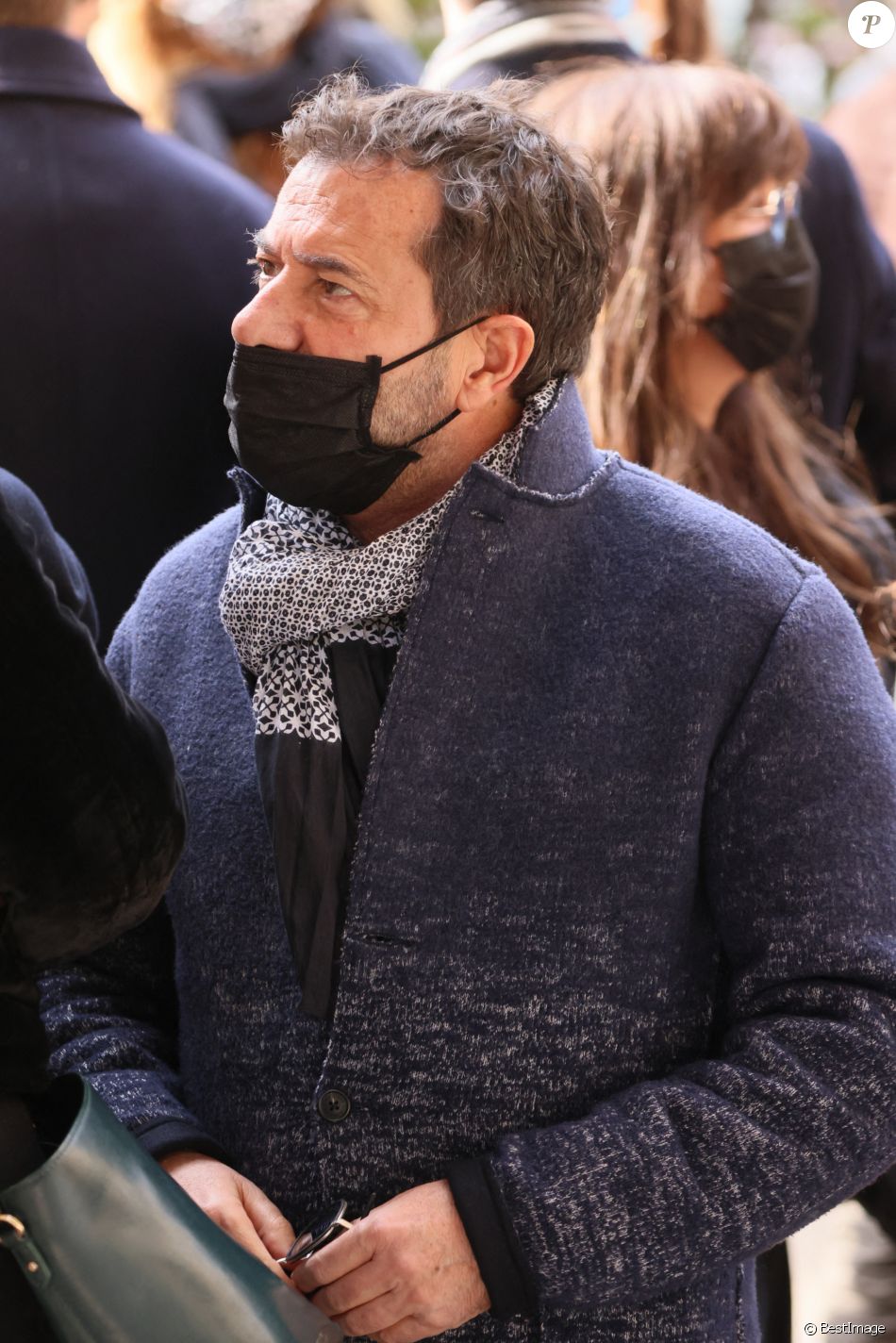 Bernard Montiel - Arrivées aux obsèques de Yves Rénier en l'église Saint-Pierre de Neuilly-sur-Seine. Le 30 avril 2021