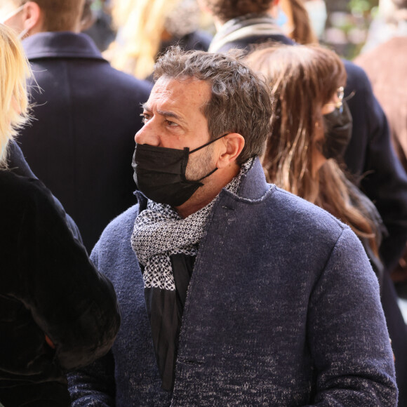 Bernard Montiel - Arrivées aux obsèques de Yves Rénier en l'église Saint-Pierre de Neuilly-sur-Seine. Le 30 avril 2021