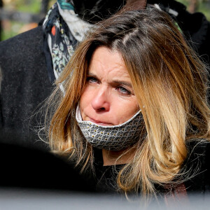 Samantha Rénier, Jean-Luc Reichmann - Arrivées aux obsèques de Yves Rénier en l'église Saint-Pierre de Neuilly-sur-Seine, France, le 30 avril 2021.