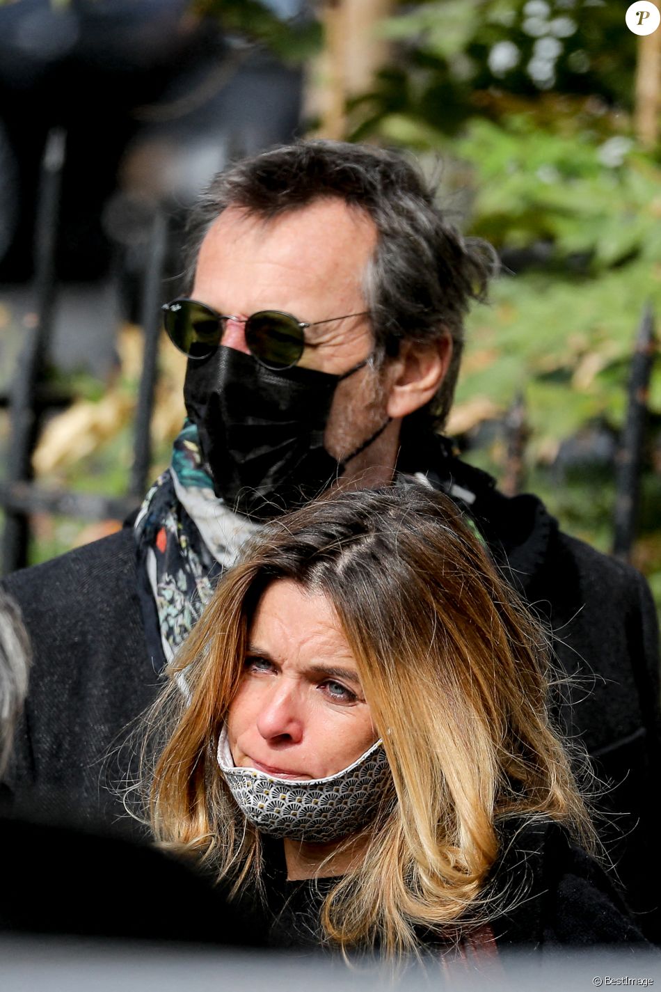 Samantha Rénier, Jean-Luc Reichmann - Arrivées aux obsèques de Yves Rénier en l'église Saint-Pierre de Neuilly-sur-Seine, France, le 30 avril 2021.