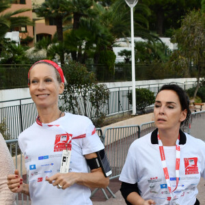 Rebecca Hampton et Stéphanie Paréja, les deux actrices de la série Plus Belle la Vie, participent au départ de la 19ème "No Finish Line" à Monaco le 10 novembre 2018.© Bruno Bébert / Bestimage