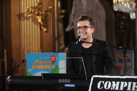 le chanteur Olympe (The Voice saison 2) participe au gala de charite 'Pieces Jaunes' au Chateau de Compiegne le 24 janvier 2014. 