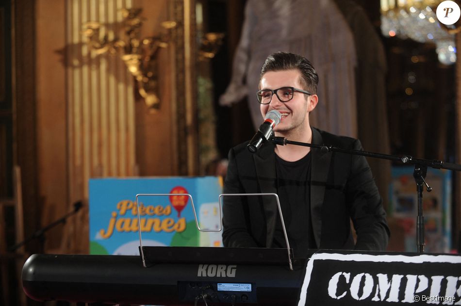 le chanteur Olympe (The Voice saison 2) participe au gala de charite 'Pieces Jaunes' au Chateau de Compiegne le 24 janvier 2014.