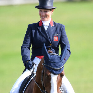 Zara Philips (Tindall) en détente sur son cheval "Class Affair" avant un concours de dressage au Burnham Market International Horse le 18 septembre 2020.