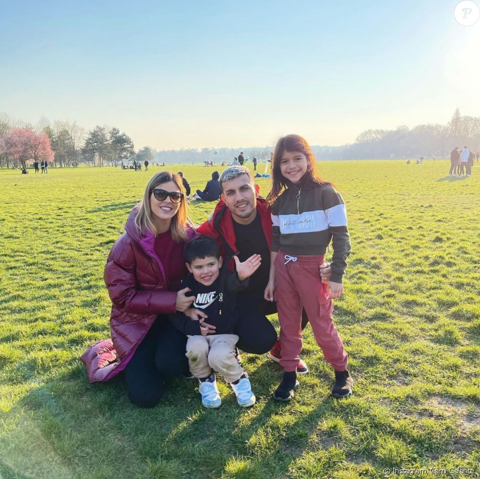Leandro Paredes, son épouse Camila Galante et leurs deux enfants, Victoria (dite Vicky) et Giovanni (dit Gio). Mars 2021.