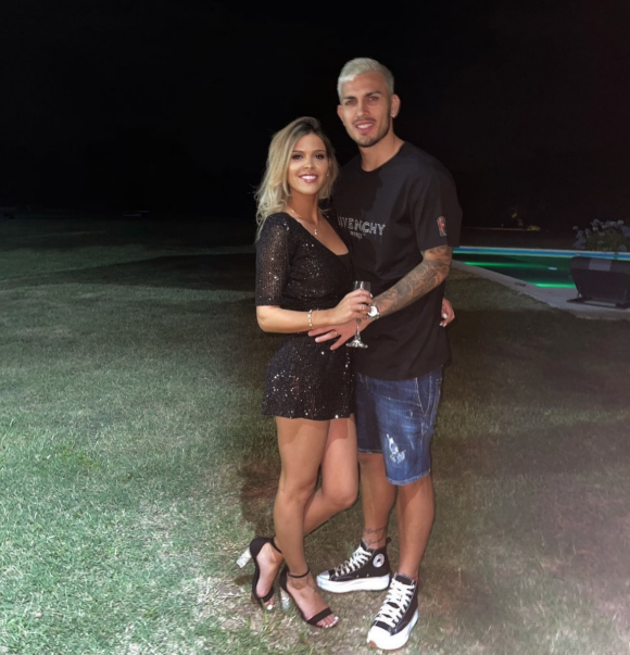 Leandro Paredes et son épouse Camila Galante. Décembre 2020.
