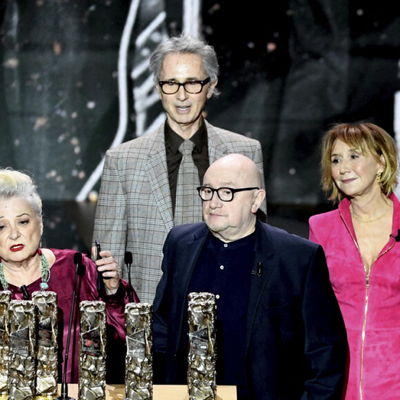 Un César spécial pour la troupe du Splendid, Josiane Balasko, Michel Blanc, Thierry Lhermitte, Marie-Anne Chazel, Gérard Jugnot, Christian Clavier et Bruno Moynot, sur scène lors de la 46ème cérémonie des César à l'Olympia à Paris le 12 mars 202. © Bertrand Guay/ Pool / Bestimage 