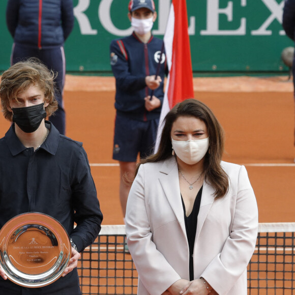 Le prince Albert II de Monaco, Andrey Rublev , Mélanie-Antoinette Costello de Massy, présidente de la Fédération monégasque de tennis - Stefanos Tsitsipas remporte son premier Masters 1000 lors de la finale du Rolex Monte-Carlo Masters à Roquebrune-Cap-Martin le 18 avril 2021. © Claudia Albuquerque / Bestimage