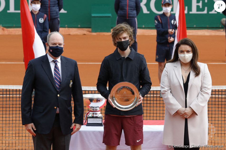 Le prince Albert II de Monaco, Andrey Rublev , Mélanie-Antoinette Costello de Massy, présidente de la Fédération monégasque de tennis - Stefanos Tsitsipas remporte son premier Masters 1000 lors de la finale du Rolex Monte-Carlo Masters à Roquebrune-Cap-Martin le 18 avril 2021. © Claudia Albuquerque / Bestimage