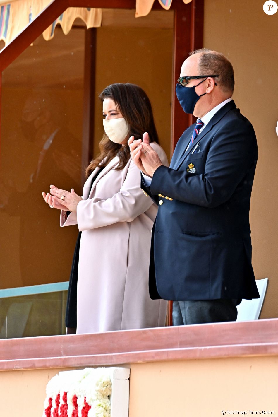 Le prince Albert II de Monaco et Mélanie-Antoinette Costello de Massy, présidente de la Fédération monégasque de tennis dans les tribunes lors de la finale du Rolex Monte-Carlo Masters à Roquebrune-Cap-Martin, France, le 18 avril 2021. © Bruno Bebert/Bestimage
