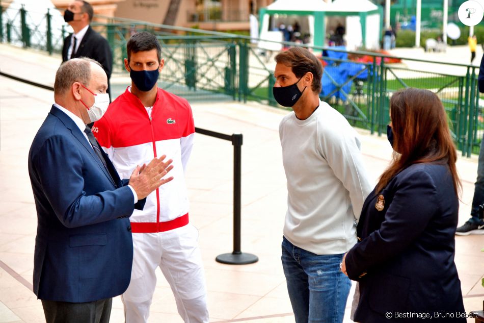 Le prince Albert II de Monaco, Novak Djokovic, Melanie de Massy, la fille de la baronne Elisabeth Ann de Massy, et Rafael Nadal, durant le dévoilement d'un plaque en hommage à la Baronne Elisabeth Ann de Massy, présidente de la fédération monégasque de tennis et du Monte-Carlo Country Club au début du Rolex Monte-Carlo Masters 2021, le 11 avril 2021. © Bruno Bebert / Bestimage