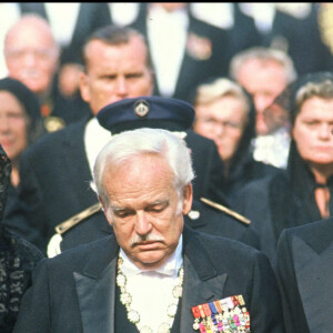 Obsèques de la princesse Grace Kelly de Monaco - Le prince Rainier de Monaco et ses enfants, le prince Albert et la princesse Caroline, 1982.