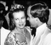 Grace Kelly et son fils le prince Albert de Monaco au bal de la Croix-Rouge, 1979.