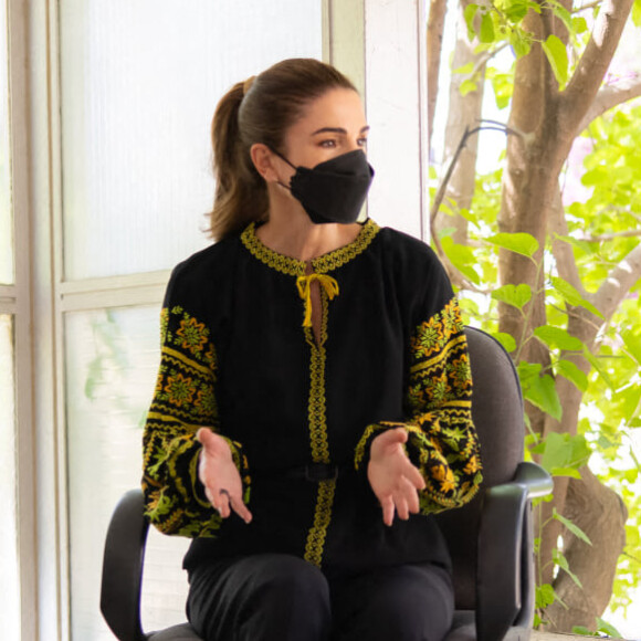 Rania de Jordanie lors d'une visite à Amman.