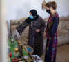 Rania de Jordanie lors d'une visite à Madaba, le 26 avril 2021. 